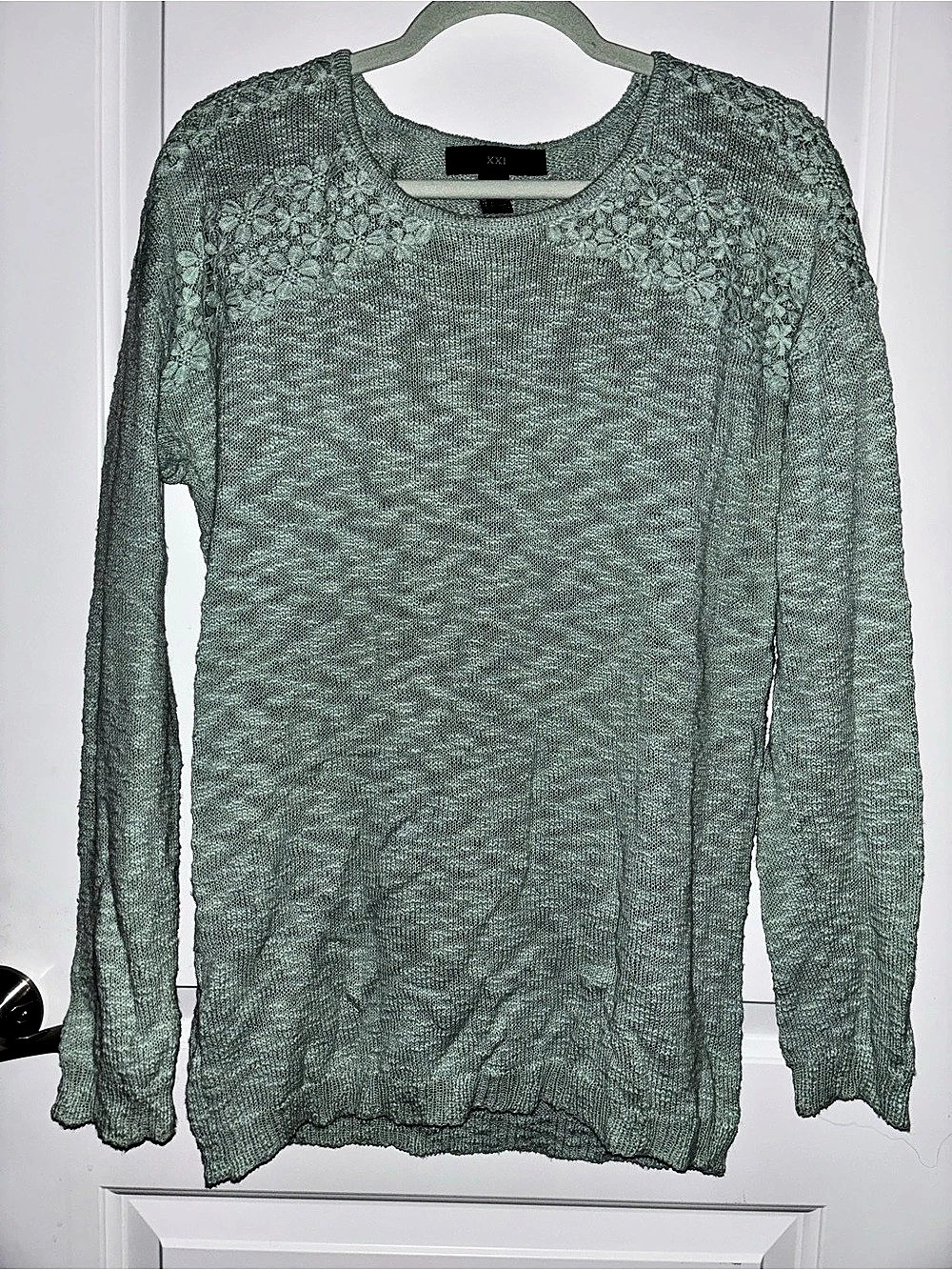 XXI Long Sleeve Crewneck Sweater in Green